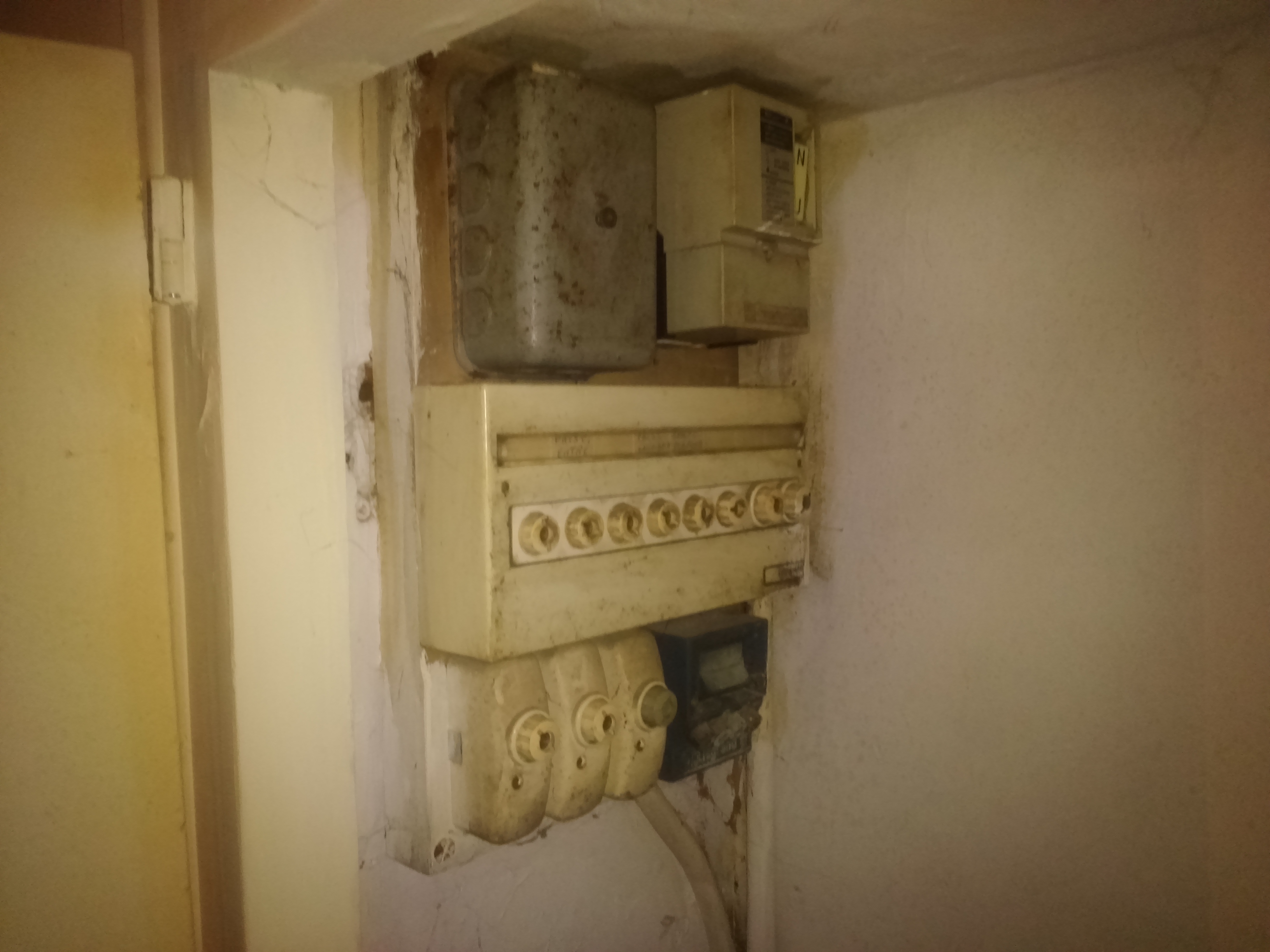 Rénovation tableau électrique vétuste - AVANT